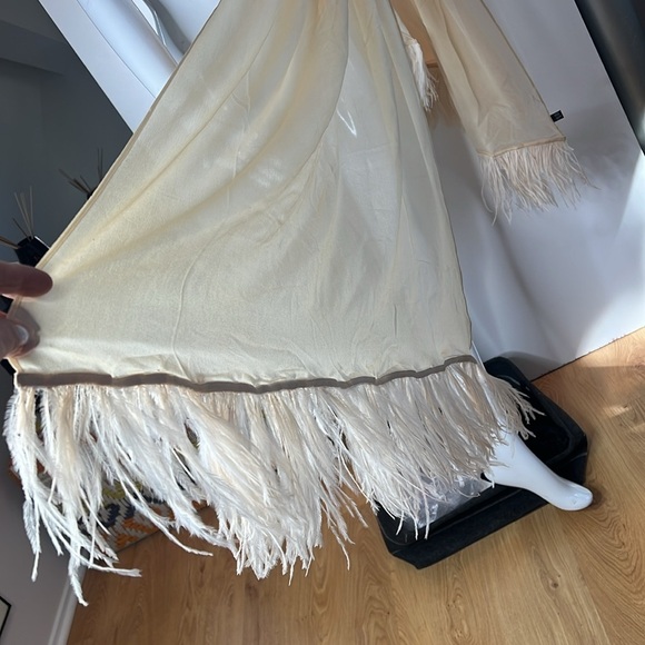 Gucci Vintage Rare Authentic 100% Silk Natural Feather Wrap Shawl 72” x 31” - Picture 12 of 16